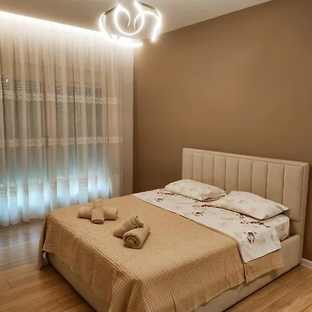 アパート Alina's ティラナ