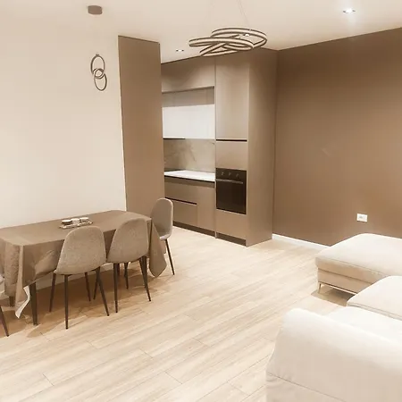 Alina's アパート ティラナ